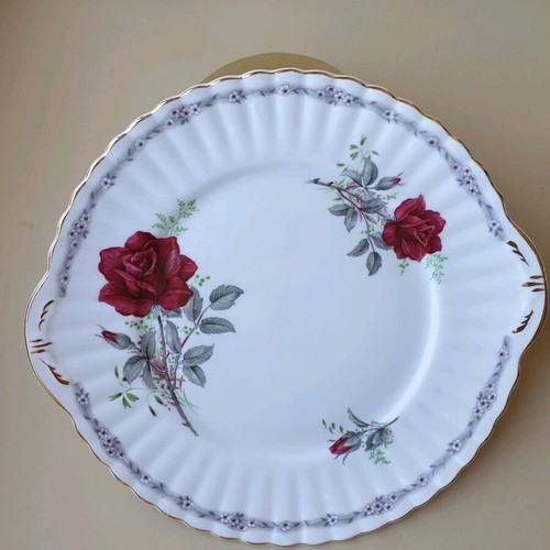 Vintage Royal Stafford Roses to Remember cake plate like new