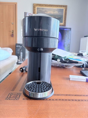 Nespresso Vertuo Next Deluxe WiFi like new
