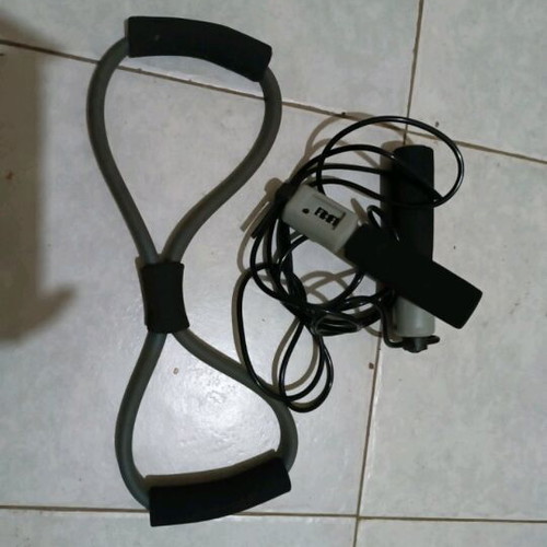 Fitness equipment like new with resistance expander and jump rope with counter