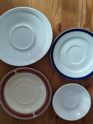 Set of 4 vintage coffee cup saucers
