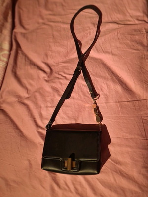 Zara crossbody bag used, black in very good condition