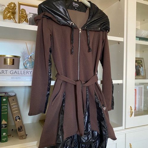 Women's outerwear size S like new, black and brown