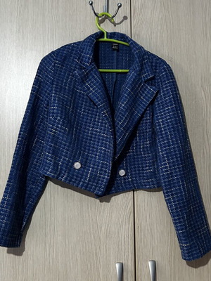 Knitted cropped jacket with pearls medium like new, blue