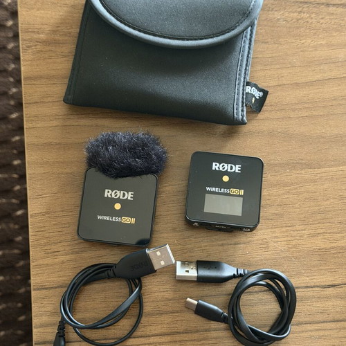 Rode Wireless GO II wireless microphone with case, deadcat and charging cables