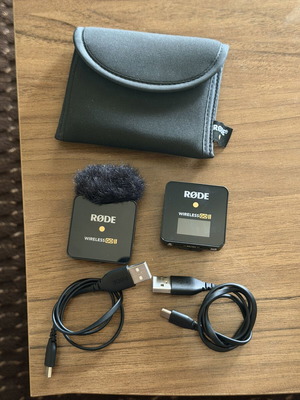 Rode Wireless GO II wireless microphone with case, deadcat and charging cables