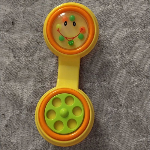 Rattle phone used with small crack on receiver