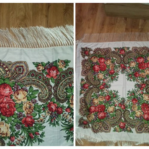 Scarf with fringes new, 0.90x0.90, white and red