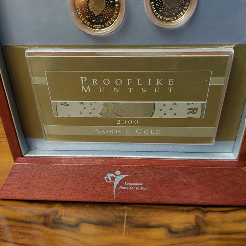 Nordic Gold prooflike euro coin set 2000 from Netherlands new