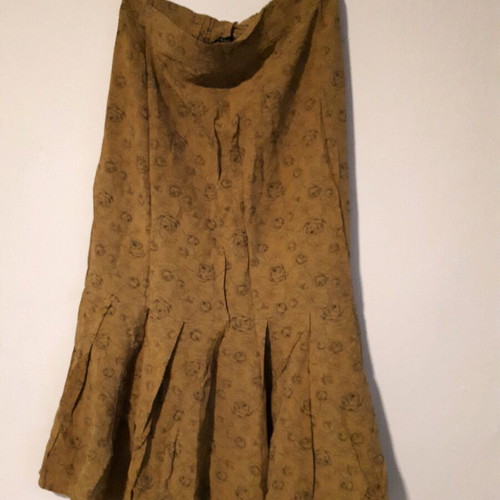 Skirt like new, sizes M and L