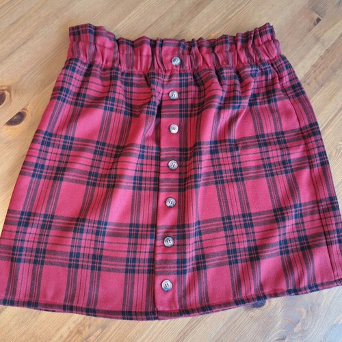 Plaid skirt Pull & Bear like new, size XL, black and red