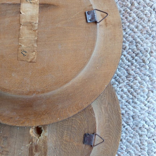 Wooden carved decorative plates, diameter 18cm, set of 2