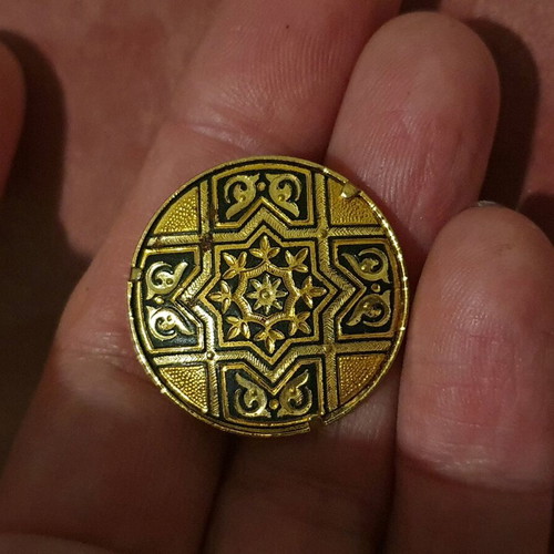 Vintage 50s damascene pin like new, 24k gold plated