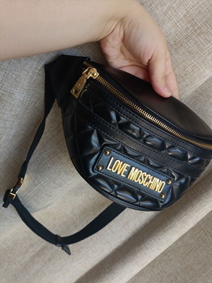Love Moschino καπιτονέ τσαντάκι μέσης σαν καινούργιο, μαύρο και χρυσαφί