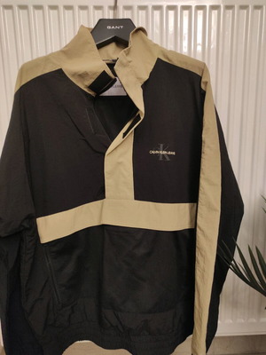 Calvin Klein Jeans Colourblock pop over jacket unused, washed