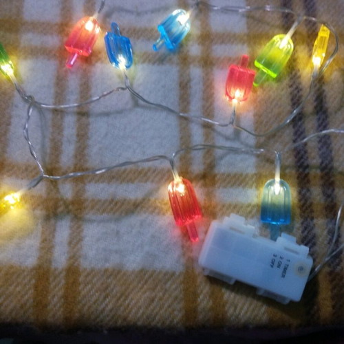 Decorative ice cream-shaped lights like new