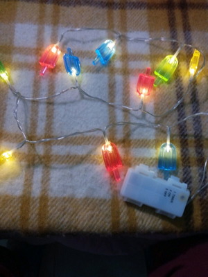 Decorative ice cream-shaped lights like new