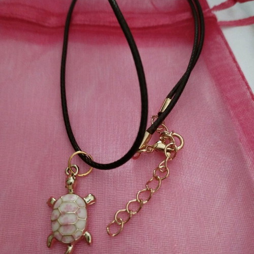 Cord with turtle pendant new