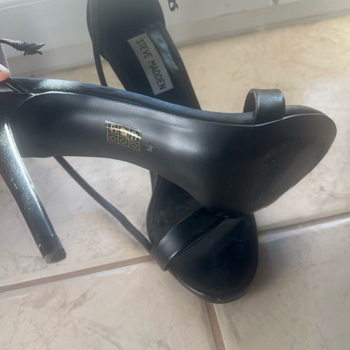 Steve Madden black sandal size 40 like new