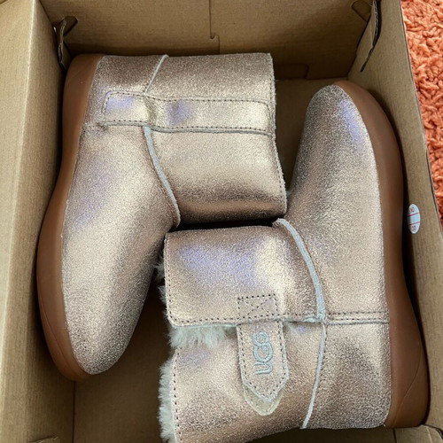 Ugg Australia girls boots new size 30