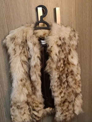 Maxin fox fur vest new