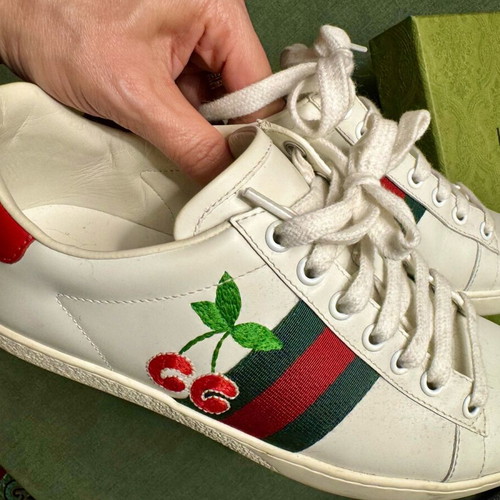 Gucci Ace white sneakers with red and green stripe, like new