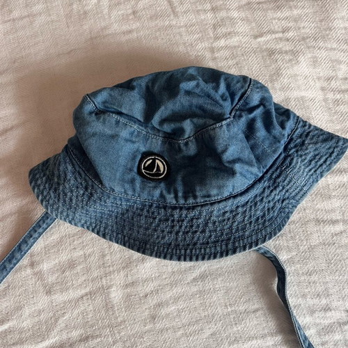 Le petit bateau baby hat denim blue 3-6 months like new