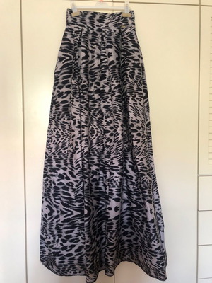 BSB leopard print maxi skirt like new, gray, size S