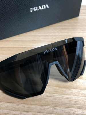 Γυαλιά ηλίου Prada Linea Rossa ανδρικά σαν καινούργια, μαύρα