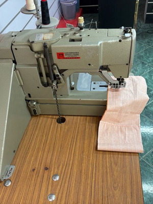 Buttonhole sewing machine used in very good condition