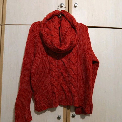 H&M knitted sweater like new, orange with impressive collar, size L