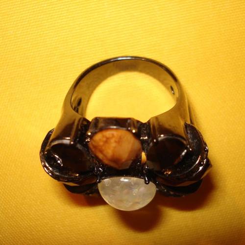 Ring with stones like new