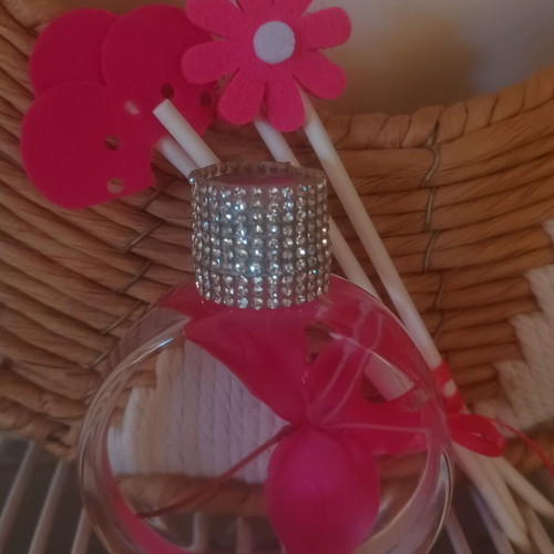 Aroma diffuser new with long-lasting floral sticks