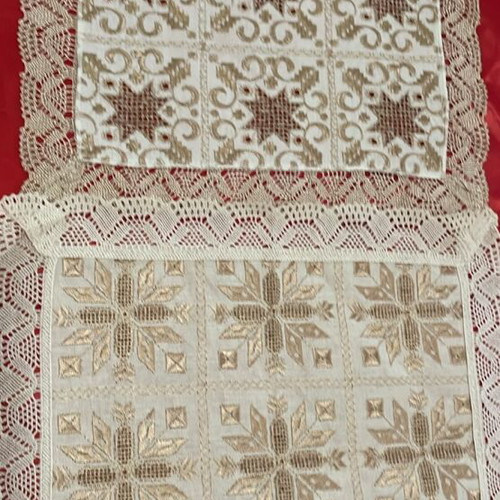 Set of 2 Karsiana square embroidered linens with beige silk thread