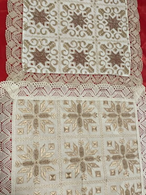 Set of 2 Karsiana square embroidered linens with beige silk thread