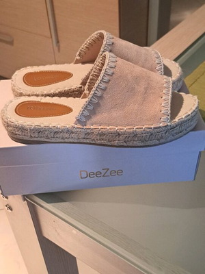 Deezee sandals like new, beige, size 37