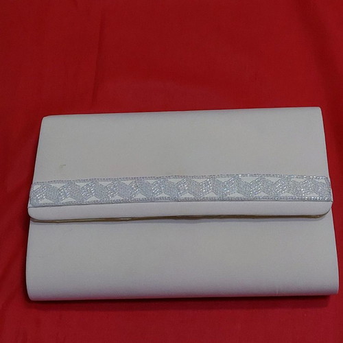 Handbag used 23x17cm beige with bead embroidery and silver chain strap