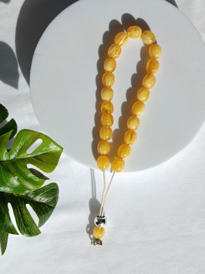 Komboloi with 22 yellow oval beads like new