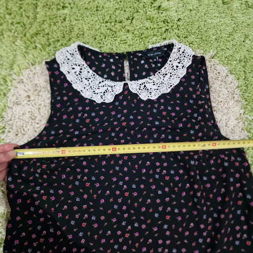 New Look blouse with crocheted collar and roses pattern, new, size M