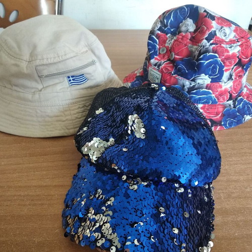 Teen and women's hats like new, set of 3 pieces