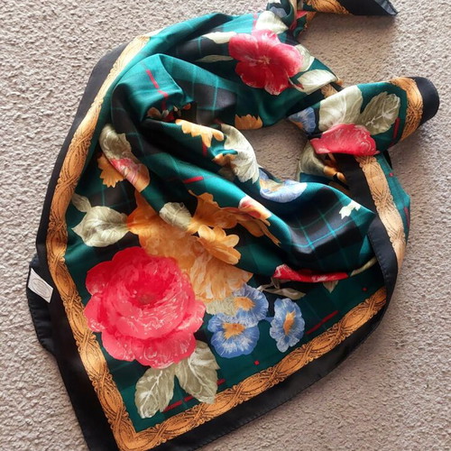Vintage scarf 85×85 cm polyester used, multicolor floral pattern