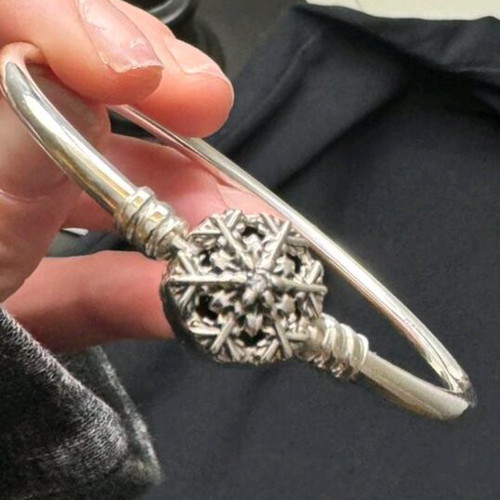 Pandora bracelet genuine, like new, gray size 17