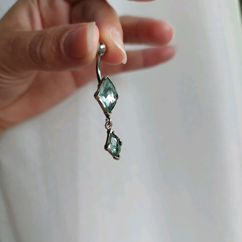 Navel piercing emerald like new, hypoallergenic surgical steel