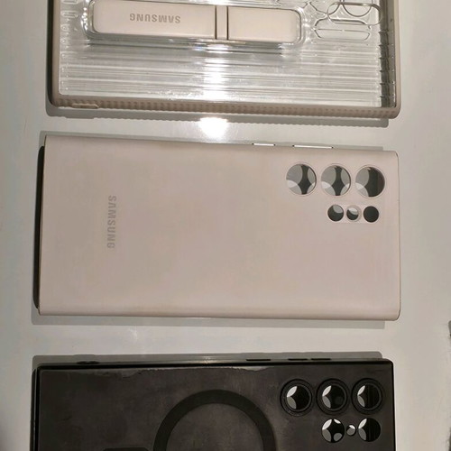 Samsung S22 Ultra cases like new, genuine and Spigen