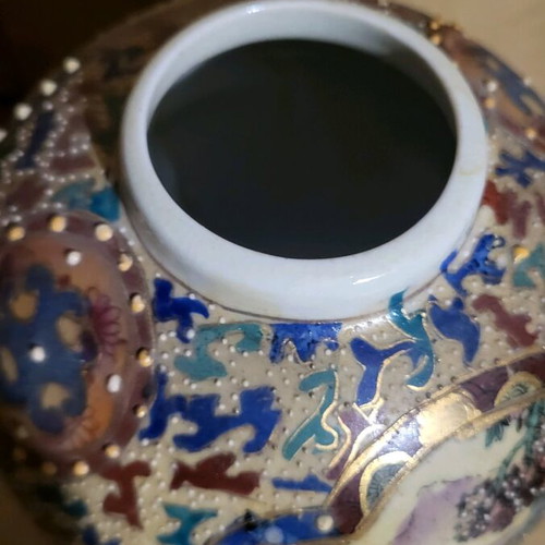 Chinese vase like new