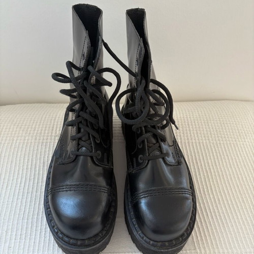 Underground London platform boots like new, black
