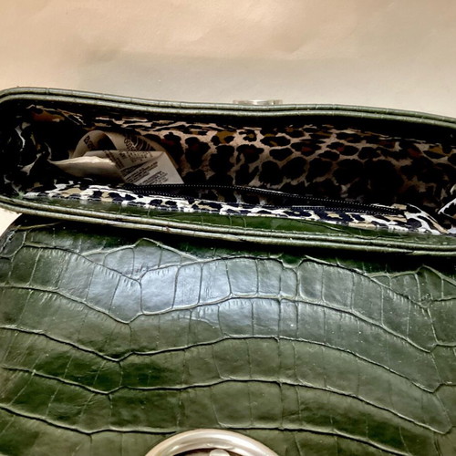 Green shoulder bag like new with ring