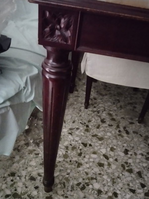 Solid wood dining table like new dark brown