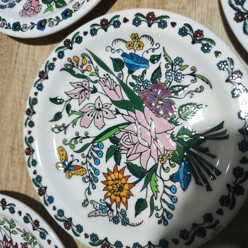 Rhodian plates used, set of 4, 19 cm diameter