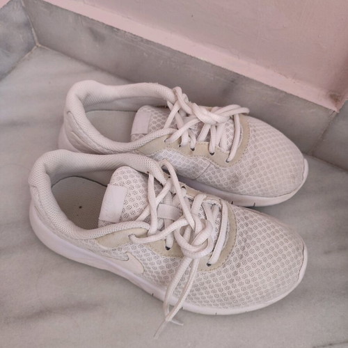 Nike athletic shoes used, pack of 3 pairs size 35.5