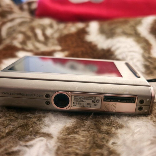 Samsung Digimax i70 Slide digital camera used with case and memory card